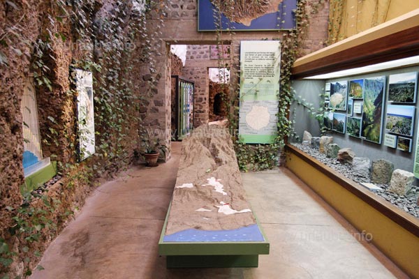 Mini  replcations and exemplary reenacted scenes of the daily life of the former population provide a vividly represented abundance of information.