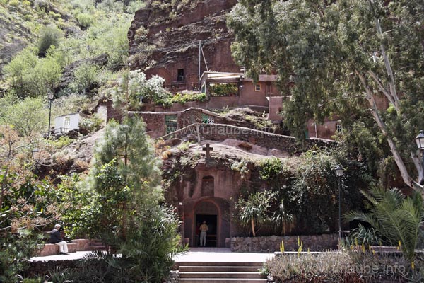 In Barranco de Guayadeque, still today some caves are inhabitated.