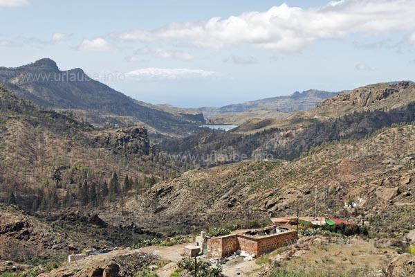During the drive to San Bartolom&eacute;, La Plata is located still before Cruz Grande. From here, one has a fantastic view to the Embalse de Chira that is located at a fas distance.