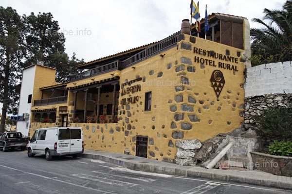 Within San Bartolom&eacute; there ar eonly a few hotels. The Hotel El Rural is, at the same time, also a cozy restaurant where one can get some tasty food.