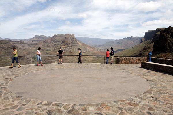 The Mirador de Fataga is a view point from which one has a sight up to the dunes of Maspalomas.