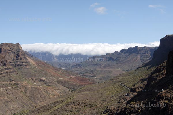 Depending on the weather and being some lucky, one can watch the foehns moving over the mountains.