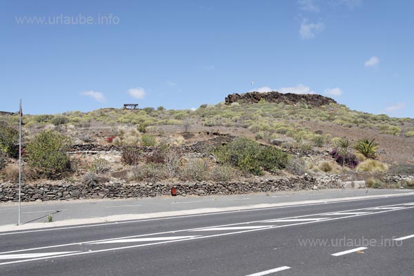 On a huge complex, the life and work of the aborigins of Gran Canaria is reenacted in lifelike scenes.