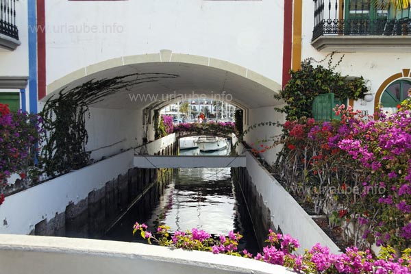 Some small canals do repeatedely loosen up the picture of the place.