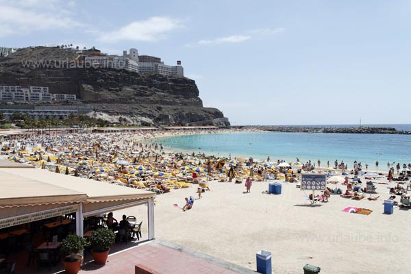 Despite of the masses, the beach by Amadores seemed very dapper.