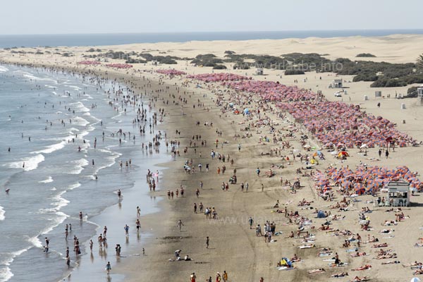 In Playa del Ingl&eacute;s it is only crowded around the area of the deck chairs.