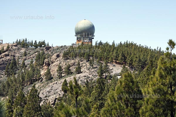 This is one of the huge silver shining balls that are the cause of the new nickname of Pico de las Nieves, Los Pechos, the breasts.