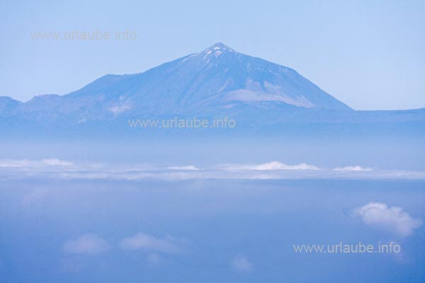 The view to the Teide on the neighbour island Tenerife is absolutely spectacular.