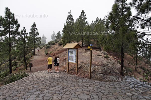 It is nice to walk on the hiking path to the Roque Nublo ist.