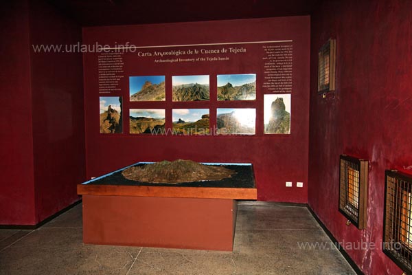 Those who can read the Spanish language can surely benefit from the detailed information about the area of Roque Bentayga. Unfortuinately, this information was neither available in English nor in German.