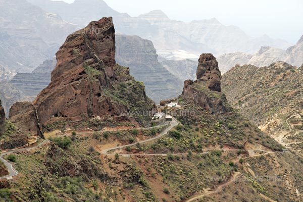 Between two of the three rocks there is the small group of houses El Roque.