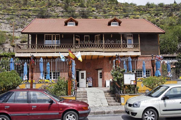 In the restaurant La Perdiz in Tejeda one can have very simple and cheap food.