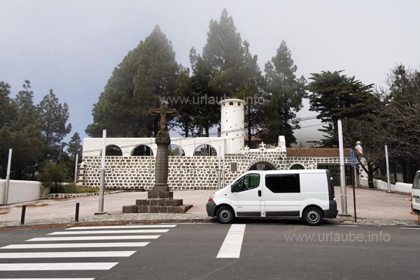 Cruz de Tejeda is really marked by a big cross made of stone.