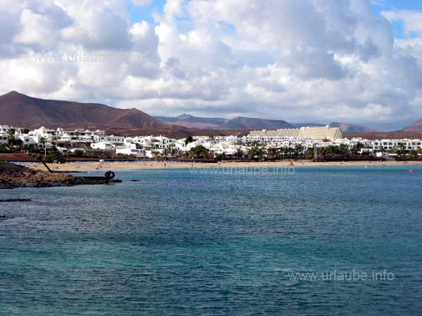 The bay Playa de las Cucharas at the Costa Teguise