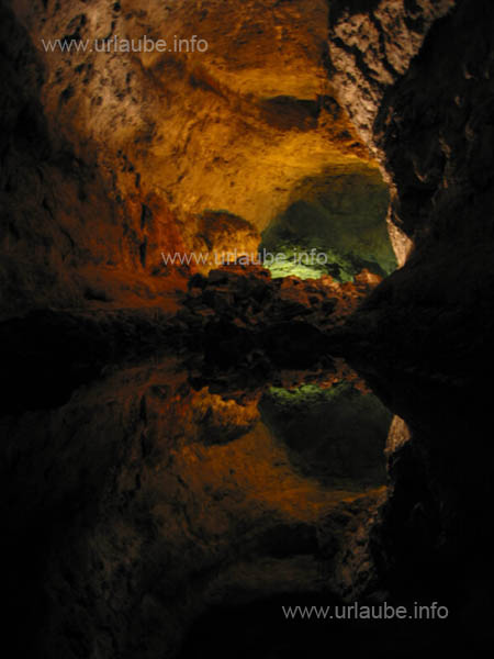A huge grotto in the Cueva de los Verdes