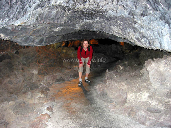 It is not a matter of course to walk through the cave with the head raised!