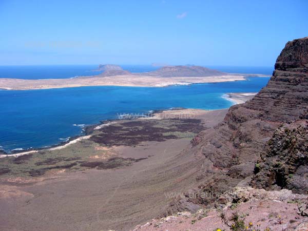View to the island La Graciosa from the Mirador de Guinate