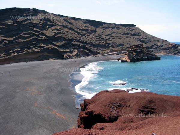 The beach of El Golfo right in front of the Lago Verde