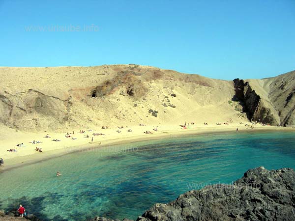 The Playa Papagayo located in a little bay