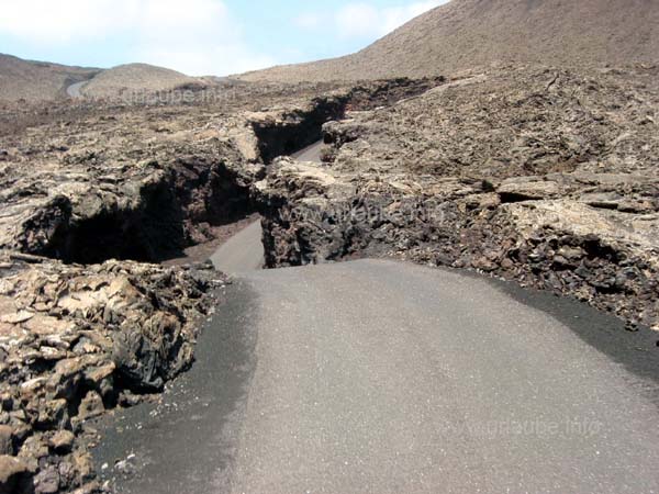 The bus road through the National Park is partly adventurous and dangerous.