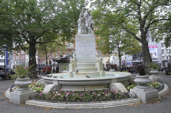 Monument of Shakespeare at the Leicester Square