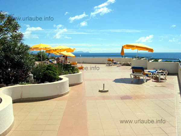 The quiet sun terrace on the pool level