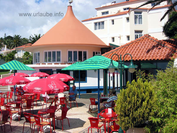 The bar Vista Azul and the circle restaurant O Galo in the background