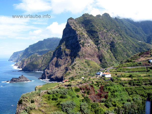 Steeply rock faces on at the road to Boaventura