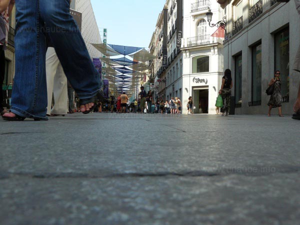 The shopping mile protected from the hot sunrays: the Calle de Tetuan