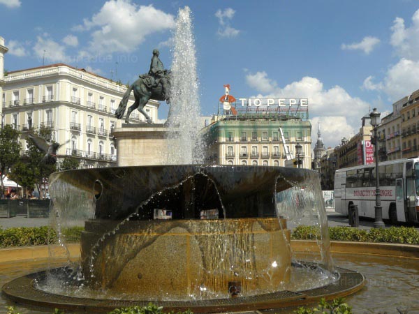 The fountain of the Puerta del Sol during the day