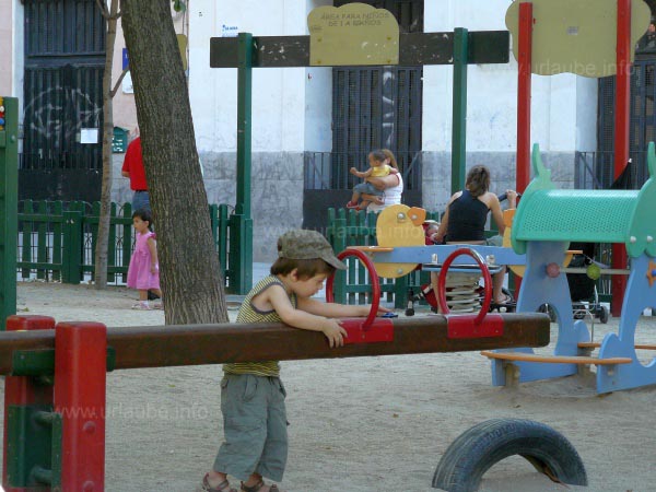 Playing children on the Plaza del Dos de Mayo