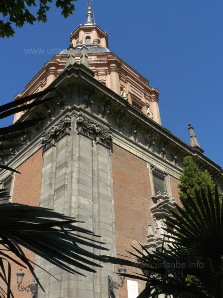 Appears mighty: the Iglesia San Andr&eacute;s