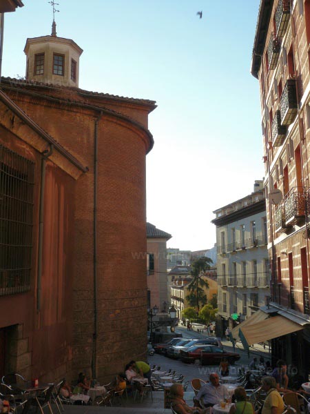 By noon time, the Plazas get rapidly crowded