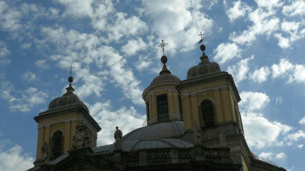 The towers of the Bas&iacute;lica San Francisco el Grande