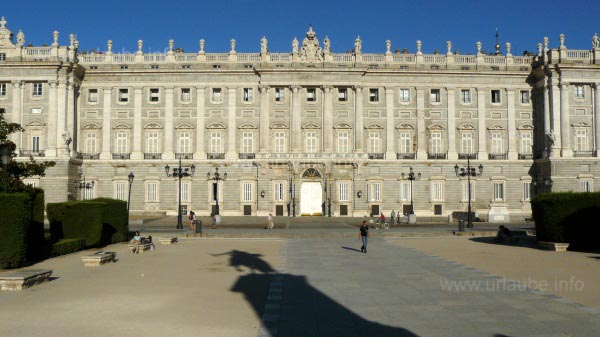 View to the Palacio Real in the early morning