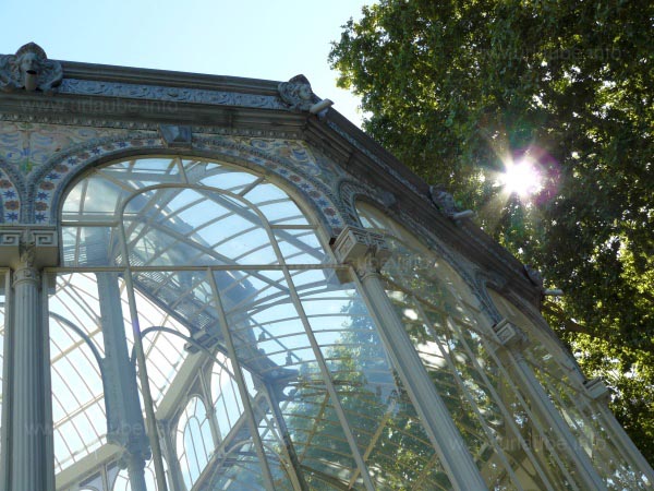 Close look to the windows of the Palacio de Cristal