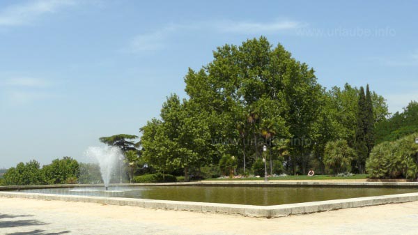 A part of the plaza of the temple. With this direction of the view, one has a beautiful sight to the sunsets