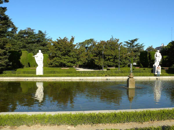 A small water complex of the Jardines