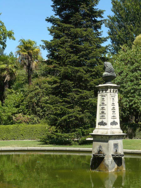At the back end, a fountain invites for relaxing (except during the midday due to the lack of shade)