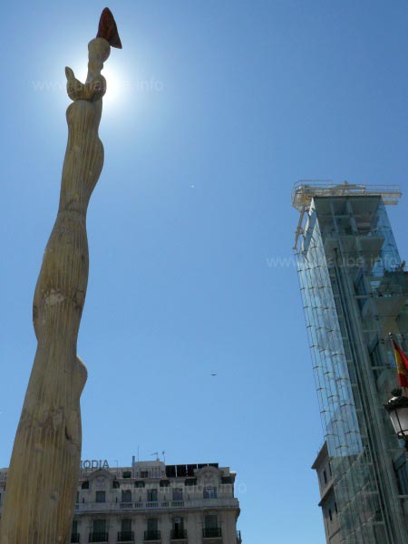 The art monument and the glass lift of the museum