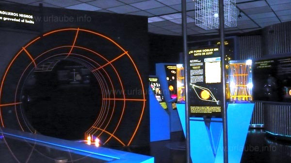 Black holes, gravity, beam intensity of the stars - one finds all this in the planetario