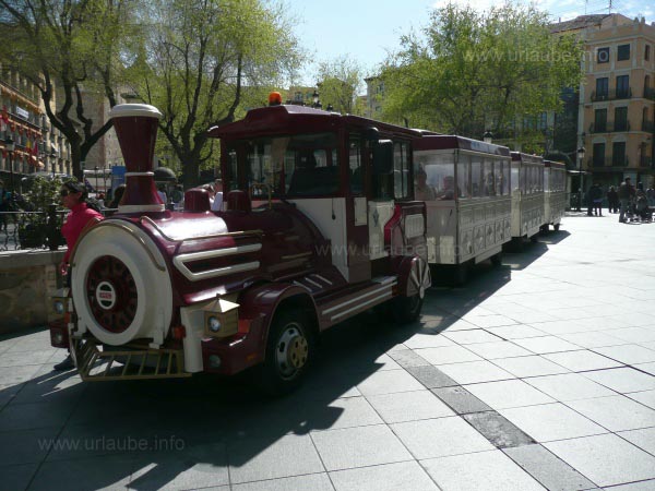 A small tourist group in the Plaza Zocodover