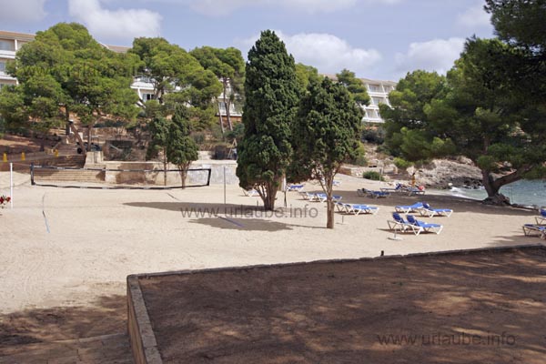 Nice and natural bay beach with sport offers