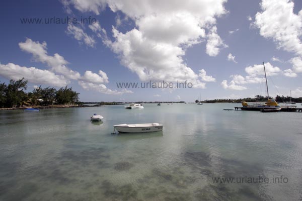 The port bay; from some areas, the bay appears as a lake, as one cannot look anymore to the open sea.