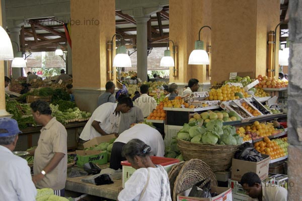 Hustle and bustle in the market halls of Port Louis