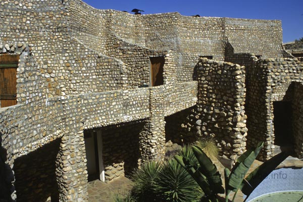 The inner courtyard of the Karivo-Lodge