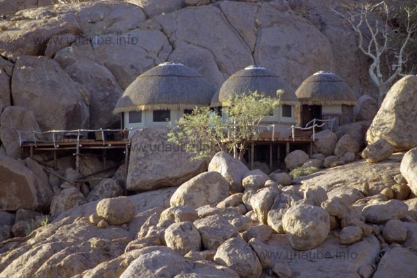 Huts in the Mowani Mountain Camp