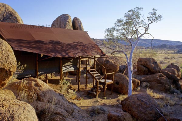 Tent accommodation in the Mowani Mountain Camp