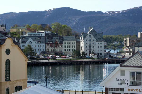 The harbour of �lesund