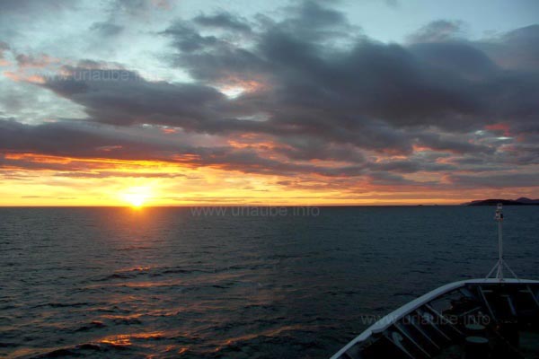 Mignight sun in Lopphavet at the north of Skj�rv�y